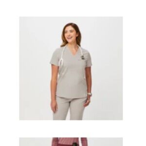 women's Bone Catarina - One-Pocket Scrub Top - L